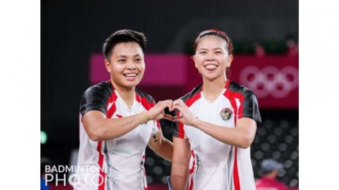 Greysia dan Apriyani foto bersama