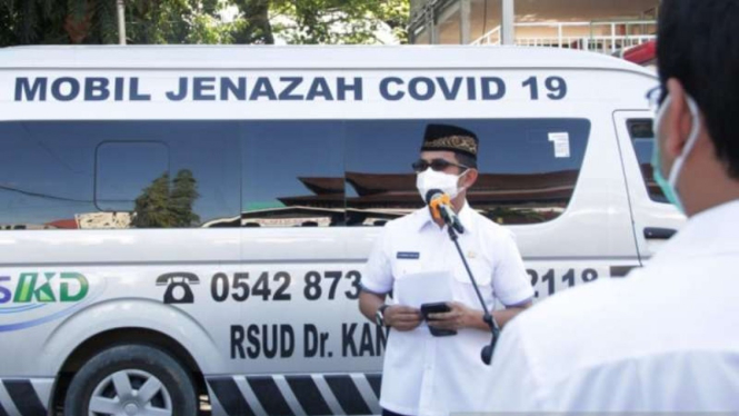 Wali Kota Balikpapan Rahmad Mas'ud melepas jenazah mendiang dr Syukriati di RSUD Kanujoso Djatiwibowo, Rabu, 4 Agustus 2021.
