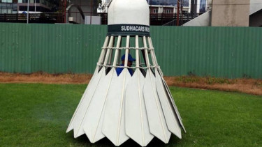 Kendaraan berbentuk shuttlecock.