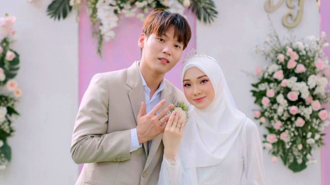 Pria asal Korea, Aa Daehoon menikah dengan seleb TikTok, Julia Prastini.
