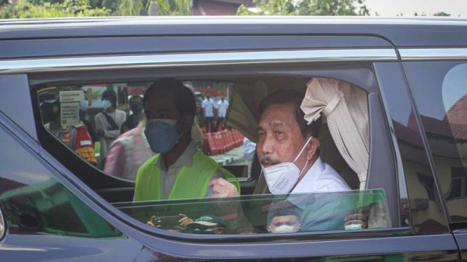 Menko Marves Luhut Binsar Pandjaitan dan Wali Kota Solo Gibran Rakabuming Raka