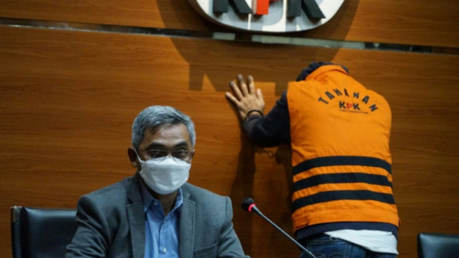 Direktur Penyidikan KPK Setyo Budiyanto saat jumpa pers di Gedung KPK, Jakarta, Minggu (8/8/2021) terkait dengan penahanan Paut Syakarin (PS) dari pihak swasta, tersangka kasus dugaan suap terkait dengan pengesahan RAPBD Provinsi Jambi pada tahun anggaran