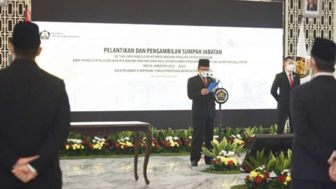Menteri ESDM Arifin Tasrif melantik pejabat baru BPH Migas.