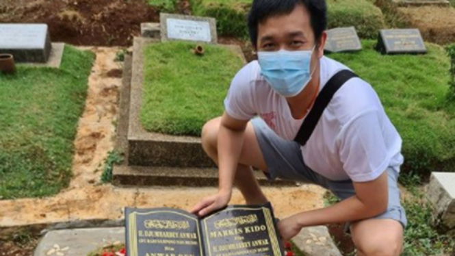 Hendra Setiawan di makam Markis Kido
