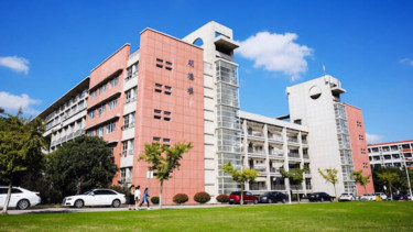 Jiangsu Institute of Commerce, Nanjing, China.