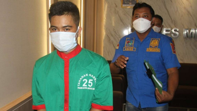 Kurir narkoba inisial DGA ditangkap polisi.