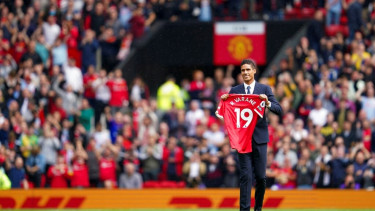 MU resmikan Raphael Varane di Old Trafford