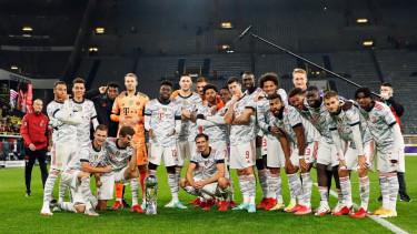 Pemain Bayern Munich bergaya usai juara Piala Super Jerman 2021