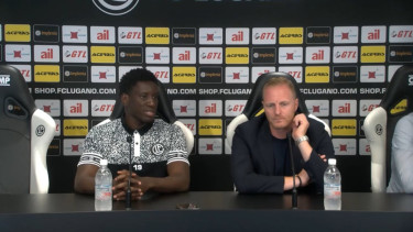 Demba Ba saat diperkenalkan sebagai pemain FC Lugano