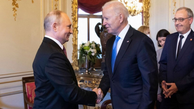 Presiden Rusia Vladimir Putin dan Presiden AS Joe Biden.