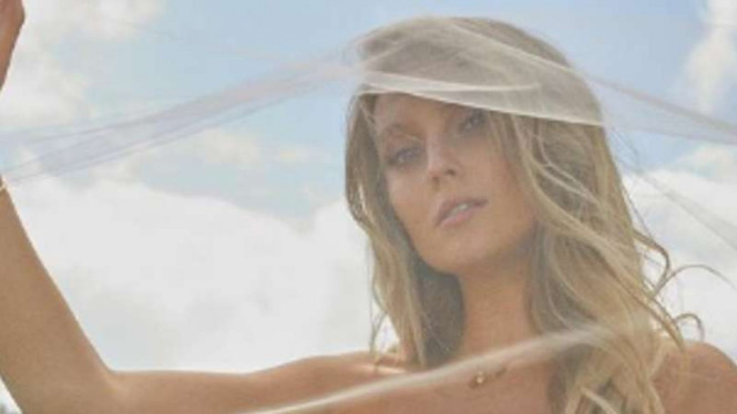 Kekasih Alex Oxlade-Chamberlain, Perrie Edwards