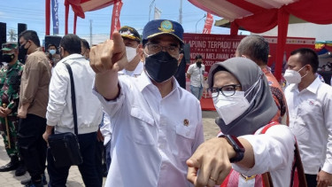 Menteri Perhubungan, Budi Karya Sumadi, meninjau Isolasi Apung Terpadu KM Bukit 