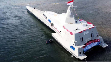 Peluncuran kapal cepat rudal KRI Golok-688 di galangan kapal PT Lundin Industry Invest, Banyuwangi, Jawa Timur, Sabtu, 21 Agustus 2021.