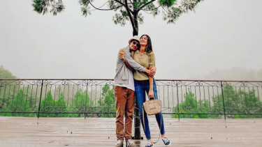 Pose Luna Maya dengan Morgan Oey