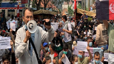 Aksi WNA asal Afganistan saat menggelar aksi di depan gedung UNHCR