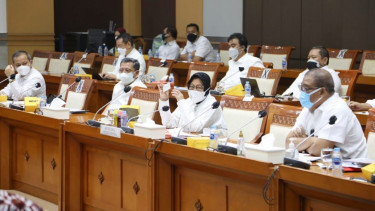 Rapat Kerja Kemensos dengan Komisi VIII DPR RI