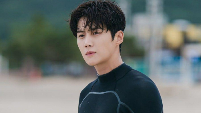 Kim Seon Ho.