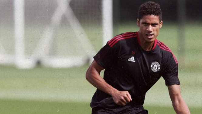 Bek Manchester United, Raphael Varane