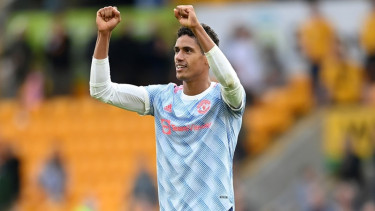 Bek Manchester United, Raphael Varane