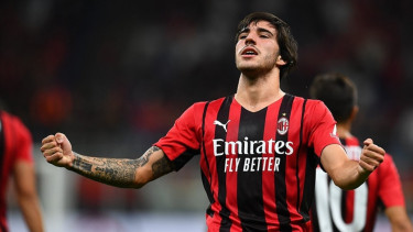 Gelandang AC Milan, Sandro Tonali