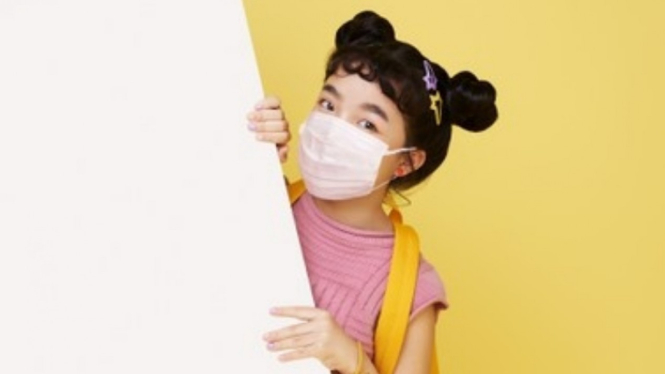 Ilustrasi anak pakai masker.