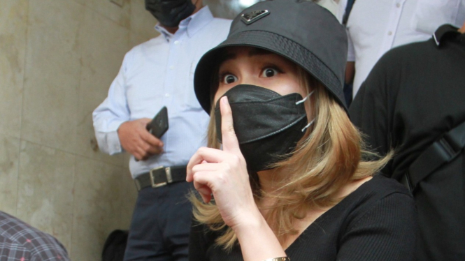 Ayu Ting Ting Saat Penuhi Panggilan Penyidikan Polda