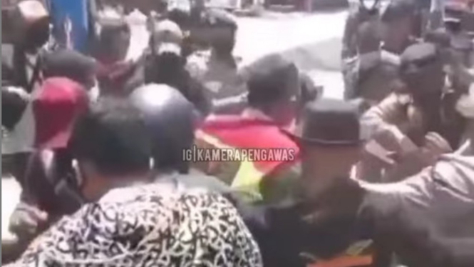 Petugas SPBU Ribut Bawa-bawa Suku Sunda Diserang Ormas (Instagram/kamerapengawas