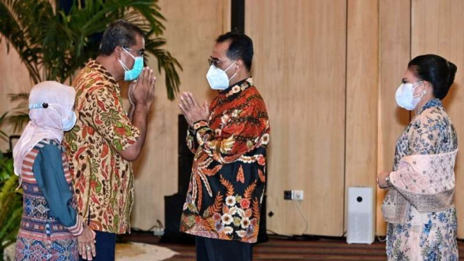 Menhub Budi lepas Dirjen Laut Agus Purnomo yang masuk masa pensiun.