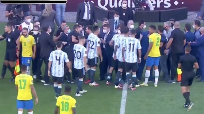 Pertandingan Timnas Brasil vs Argentina dihentikan. 