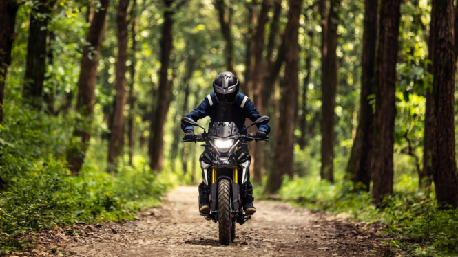 Motor BMW G 310 GS warna baru.