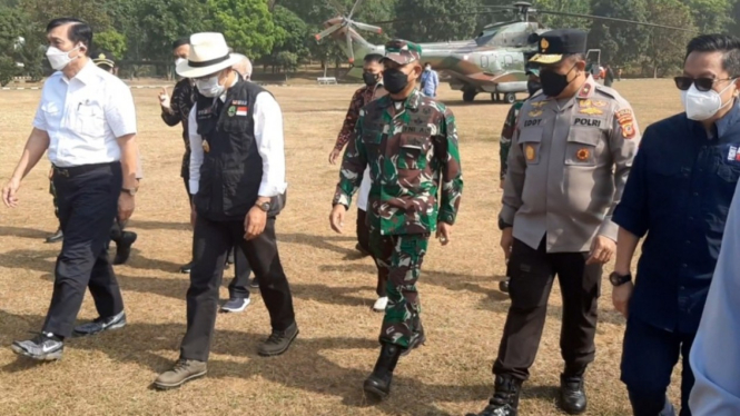 Menko Luhut tinjau penanganan Daerah Aliran Sungai Citarum.