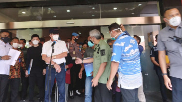 Menkumham Yasonna H Laoly Menjenguk Napi yang Selamat di RSUD Kab. Tangerang