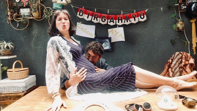 Nadine Chandrawinata dan Dimas Anggara.