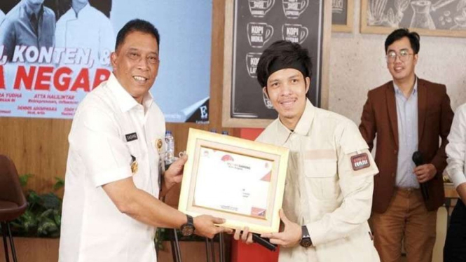 Atta Halilintar dan Mayjen TNI Dadang Hendrayudha
