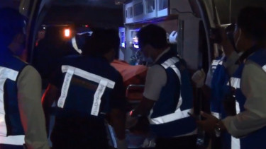 Korban meninggal dalam kecelakaan beruntun di Tol Semanggi, Jakarta.