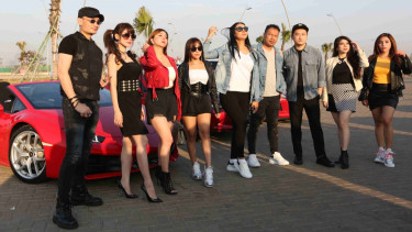 Vicky Prasetyo, Kalina Oktarany, dan Para Artis