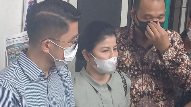 Desiree Tarigan hadir di sidang cerai Bams.