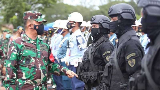 VIVA Militer: Pangdam Iskandar Muda mengecek pasukan penjaga Presiden Jokowi