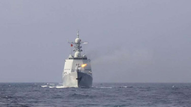 VIVA Militer: Kapal perusak Type 052D Angkatan Laut China, Kunming 172