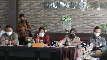 Mensos Risma dalam pertemuan pemadanan data di Palangkaraya (16/09).