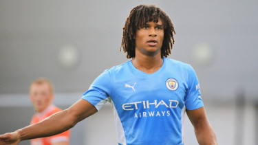 Bek Manchester City, Nathan Ake