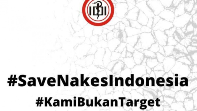 Tangkapan layar dari akun Instagram @ikatandokterindonesia yang mengunggah tagar #SaveNakesIndonesia dan #KamiBukanTarget sebagai ungkapan duka cita atas kekerasan yang dialami sejumlah tenaga kesehatan di Papua, Kamis, 16 September 2021.