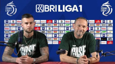 Pelatih PSS Sleman Dejan Antonic dan Aaron Evans