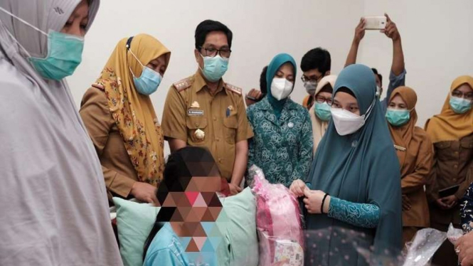 Ap, bocah yang menjadi korban kekerasan, dijenguk istri Plt Gubernur Sulsel  