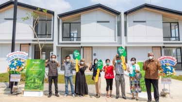Serah terima unit rumah Rolling Hills Karawang.