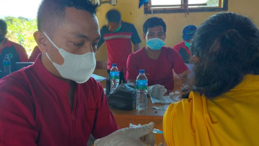 Vaksinasi COVID-19 pada Remaja di Manggarai, NTT