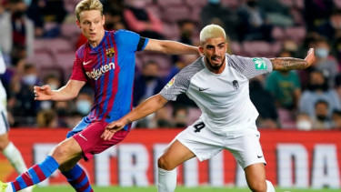 Pertandingan Barcelona vs Granada. 