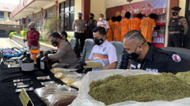 Polisi menangkap pelaku peredaran tembakau sintetis home industri