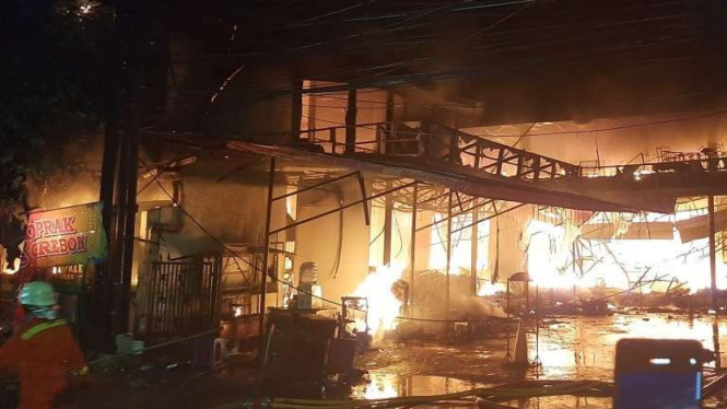 Kebakaran toko swalayan di Cilandak, Jaksel, Selasa, 21 September 2021.