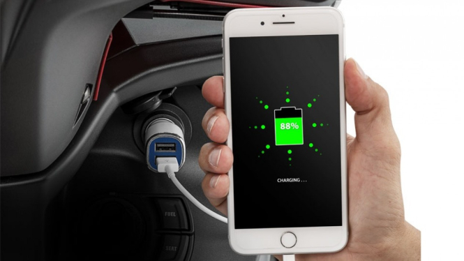 Charger Ponsel di Motor Yamaha Freego. Foto: Ist.